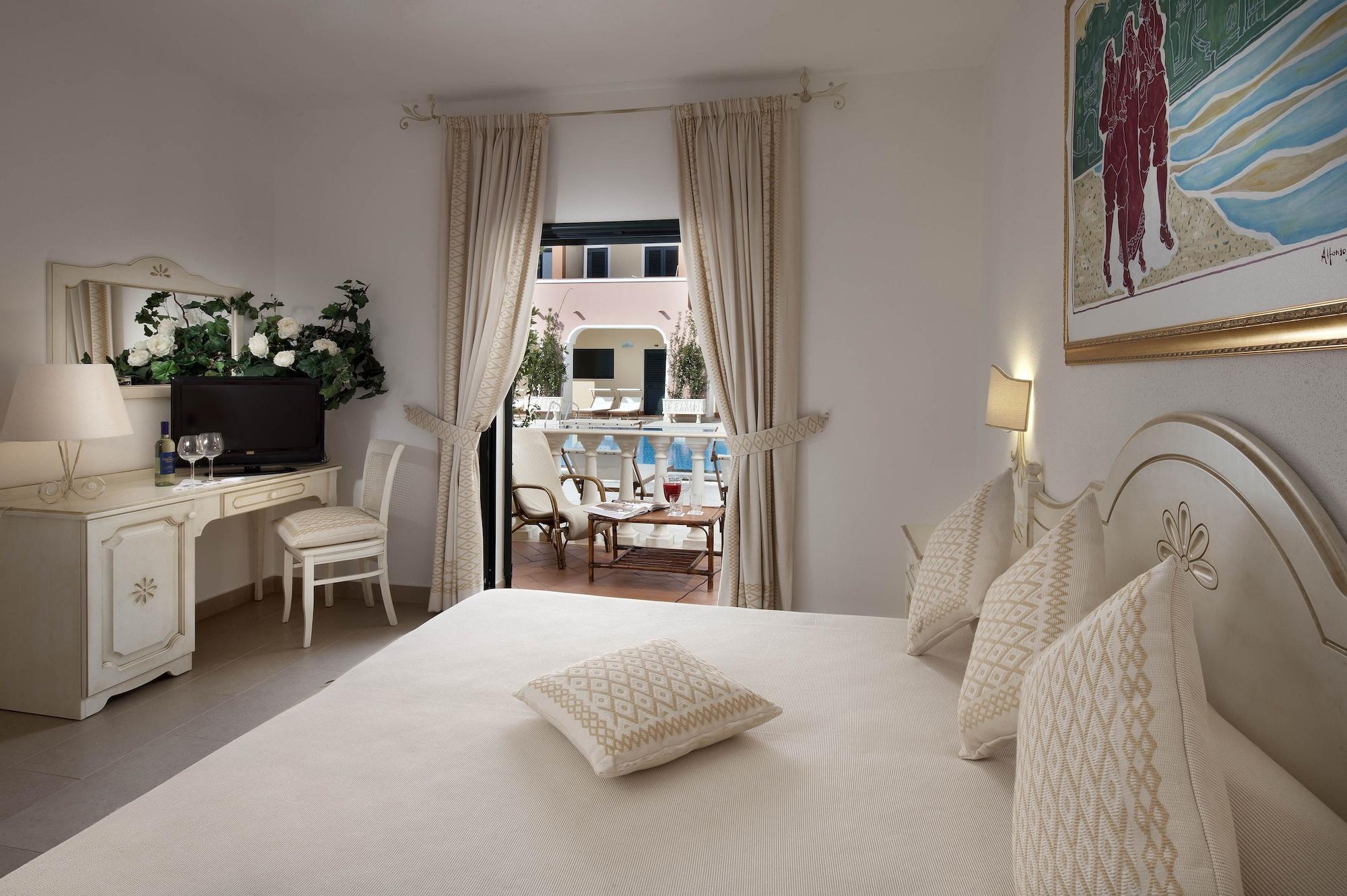 Cala Ginepro Hotel Resort & Spa 오로세 외부 사진