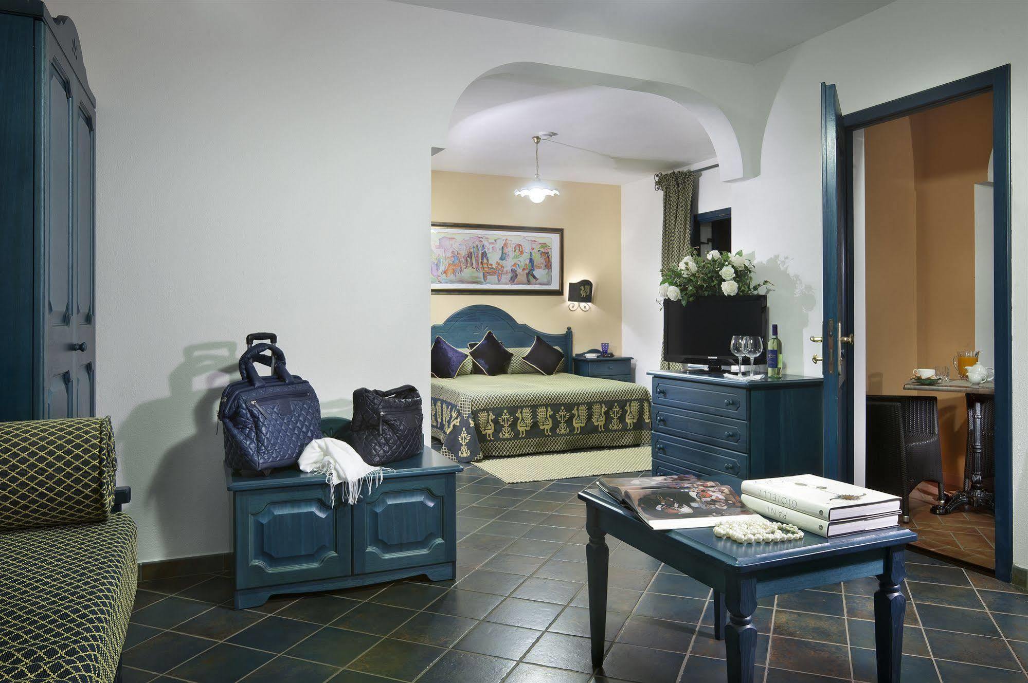 Cala Ginepro Hotel Resort & Spa 오로세 외부 사진